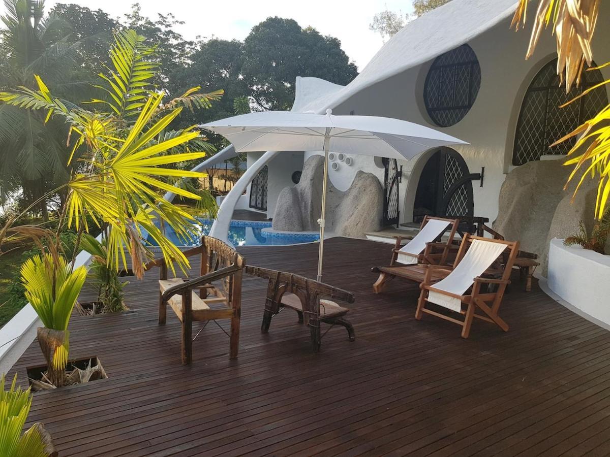 Brown Sugar Lodge Beau Vallon  Exterior photo